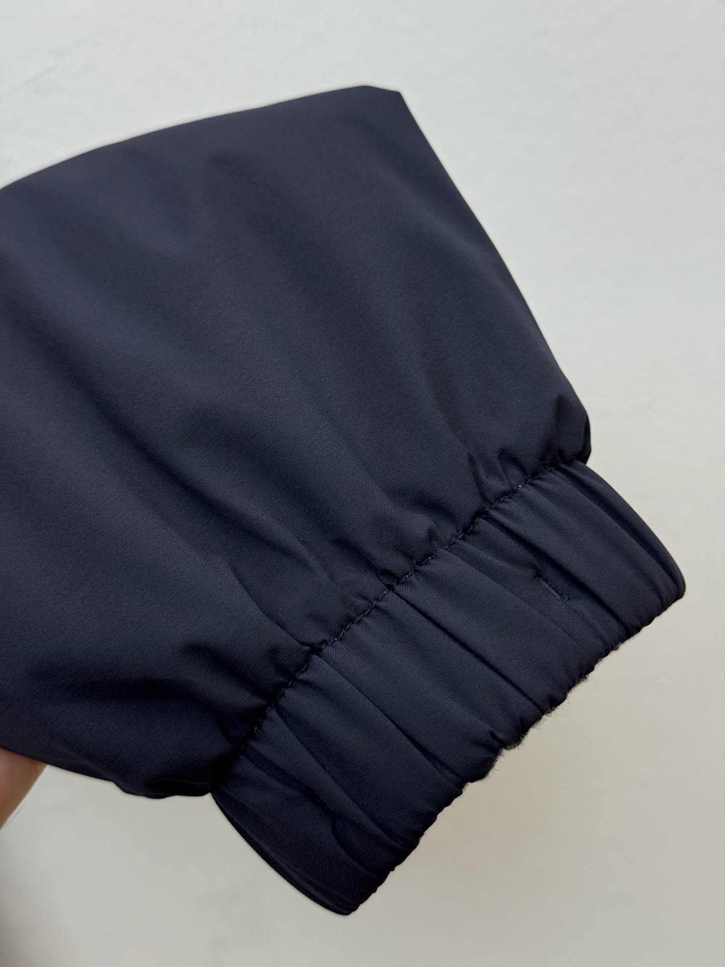 Zz·微纤维双面穿立领夹克外套、代工厂出品早秋新品这款夹克选用经典的“Brezza”版型，搭配微纤维面料