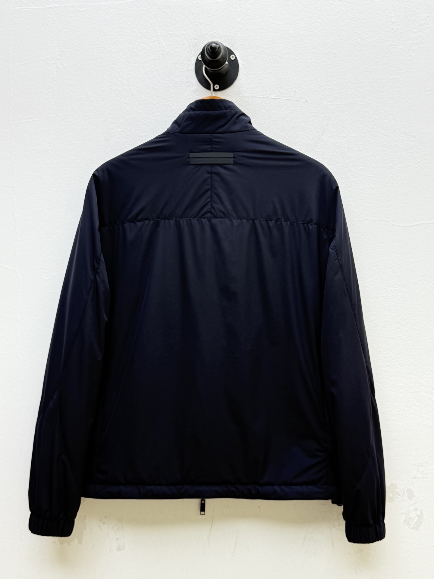 Zz·微纤维双面穿立领夹克外套、代工厂出品早秋新品这款夹克选用经典的“Brezza”版型，搭配微纤维面料