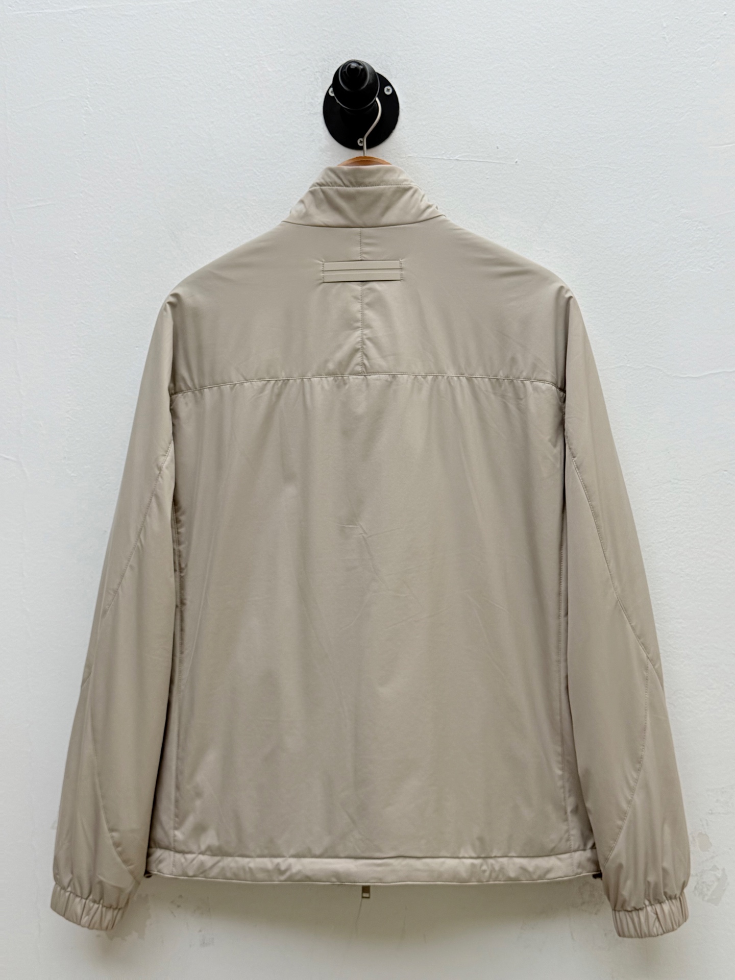 Zz·微纤维双面穿立领夹克外套、代工厂出品早秋新品这款夹克选用经典的“Brezza”版型，搭配微纤维面料