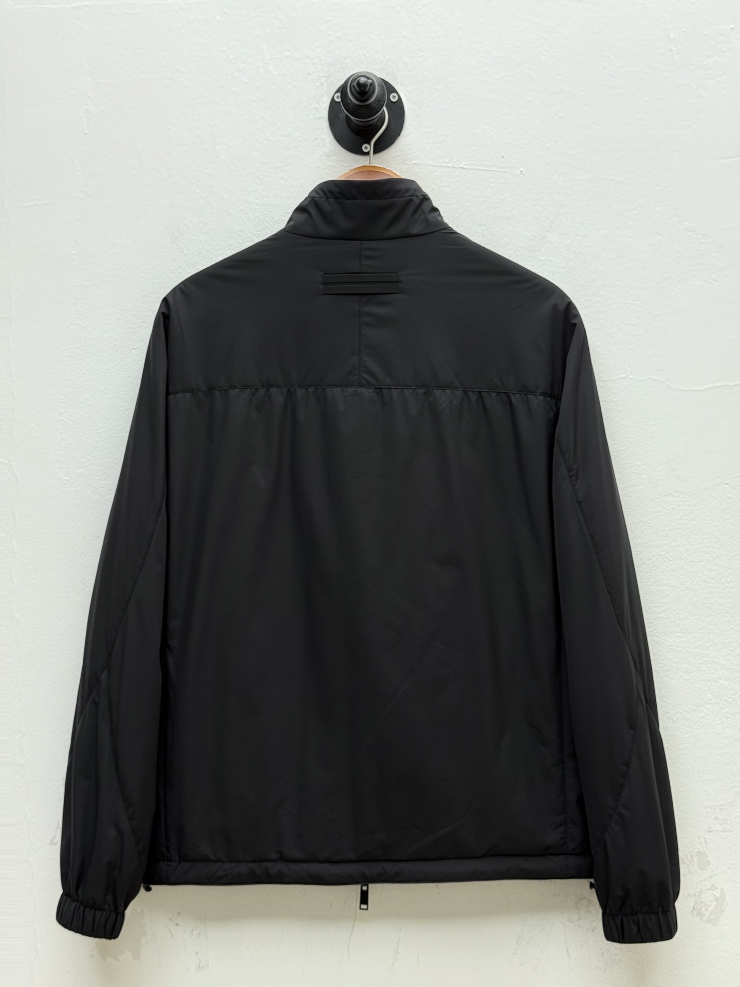 Zz·微纤维双面穿立领夹克外套、代工厂出品早秋新品这款夹克选用经典的“Brezza”版型，搭配微纤维面料