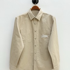 D。刺绣装饰棉质衬衫外套、代工厂出品 早春新品 这款外套选用经典的衬衫版型,配以风格休闲的衬衫领和胸袋,展现对优雅男装的 D。刺绣装饰棉质衬衫外套、代工厂出品 早春新品 这款外套选用经典的衬衫版型,配以风格休闲的衬衫领和胸袋,展现对优雅男装的