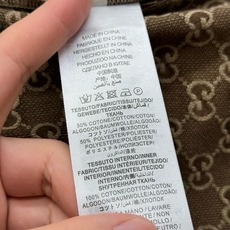 Gu·双G提花抽绳短裤、代工厂出品。 夏季新品 这款短裤以品牌经典双G Logo为核心设计元素,通过提花工艺覆盖裤身,图 Gu·双G提花抽绳短裤、代工厂出品。 夏季新品 这款短裤以品牌经典双G Logo为核心设计元素,通过提花工艺覆盖裤身,图