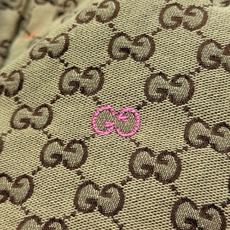 Gu·双G提花抽绳短裤、代工厂出品。 夏季新品 这款短裤以品牌经典双G Logo为核心设计元素,通过提花工艺覆盖裤身,图 Gu·双G提花抽绳短裤、代工厂出品。 夏季新品 这款短裤以品牌经典双G Logo为核心设计元素,通过提花工艺覆盖裤身,图