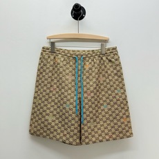 Gu·双G提花抽绳短裤、代工厂出品。 夏季新品 这款短裤以品牌经典双G Logo为核心设计元素,通过提花工艺覆盖裤身,图 Gu·双G提花抽绳短裤、代工厂出品。 夏季新品 这款短裤以品牌经典双G Logo为核心设计元素,通过提花工艺覆盖裤身,图