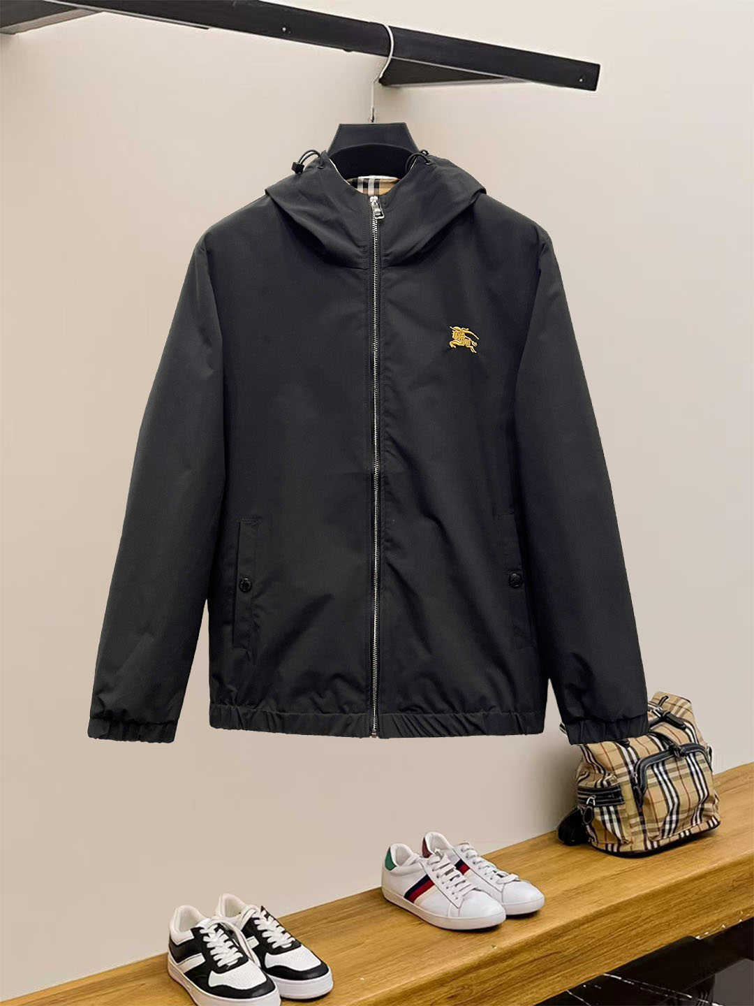 Burberry Men's 2025 Fall/Winter Black Hooded Jacket - Comfortable & Breathable