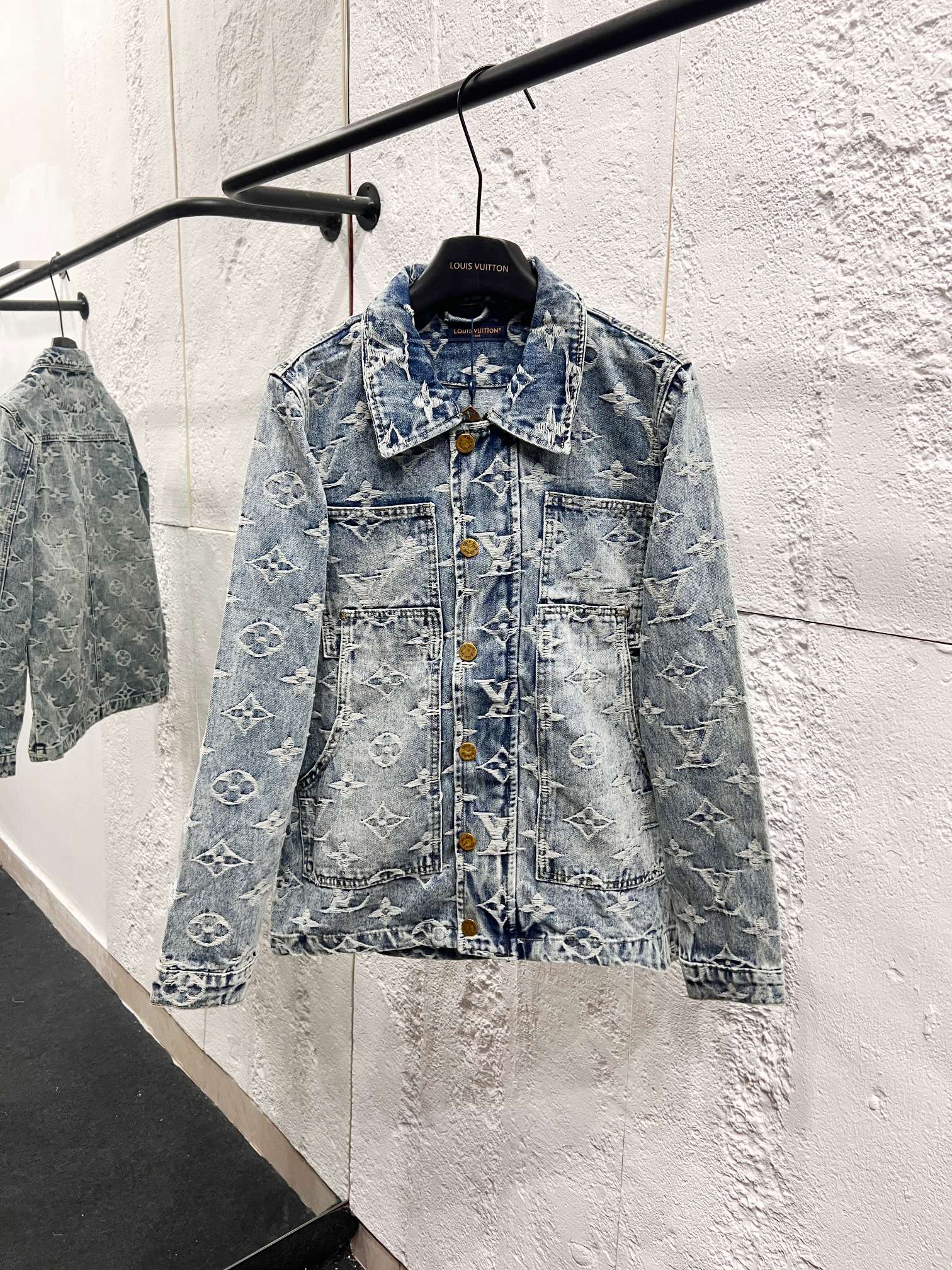 P220 🔥Louis Vuitton Chaqueta vaquera en jacquard con estampado integral de Louis Vuitton. El diseño general de la ropa…