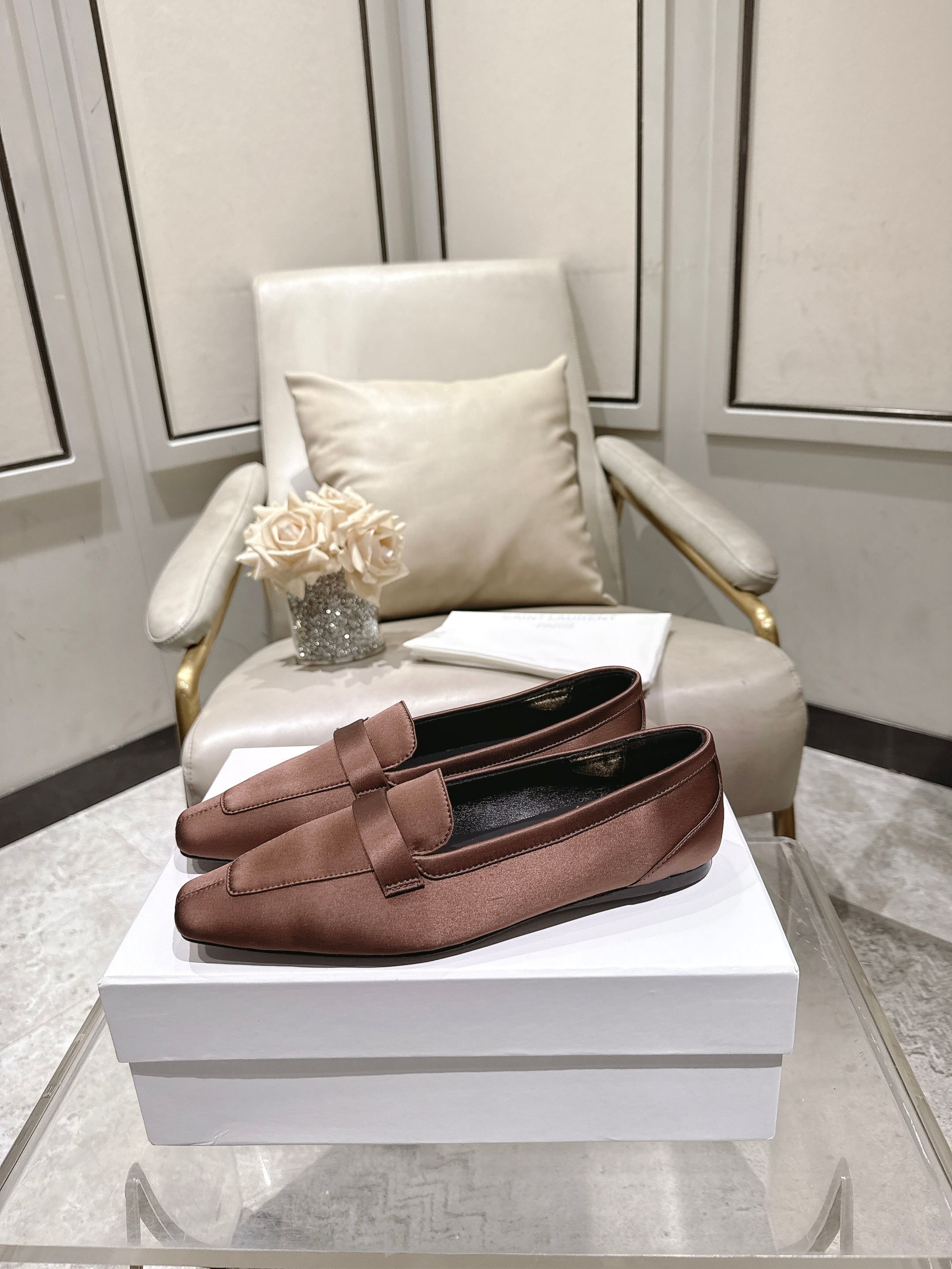 Saint Laurent Classic Luxury Leather Shoe Loafer Ref 4