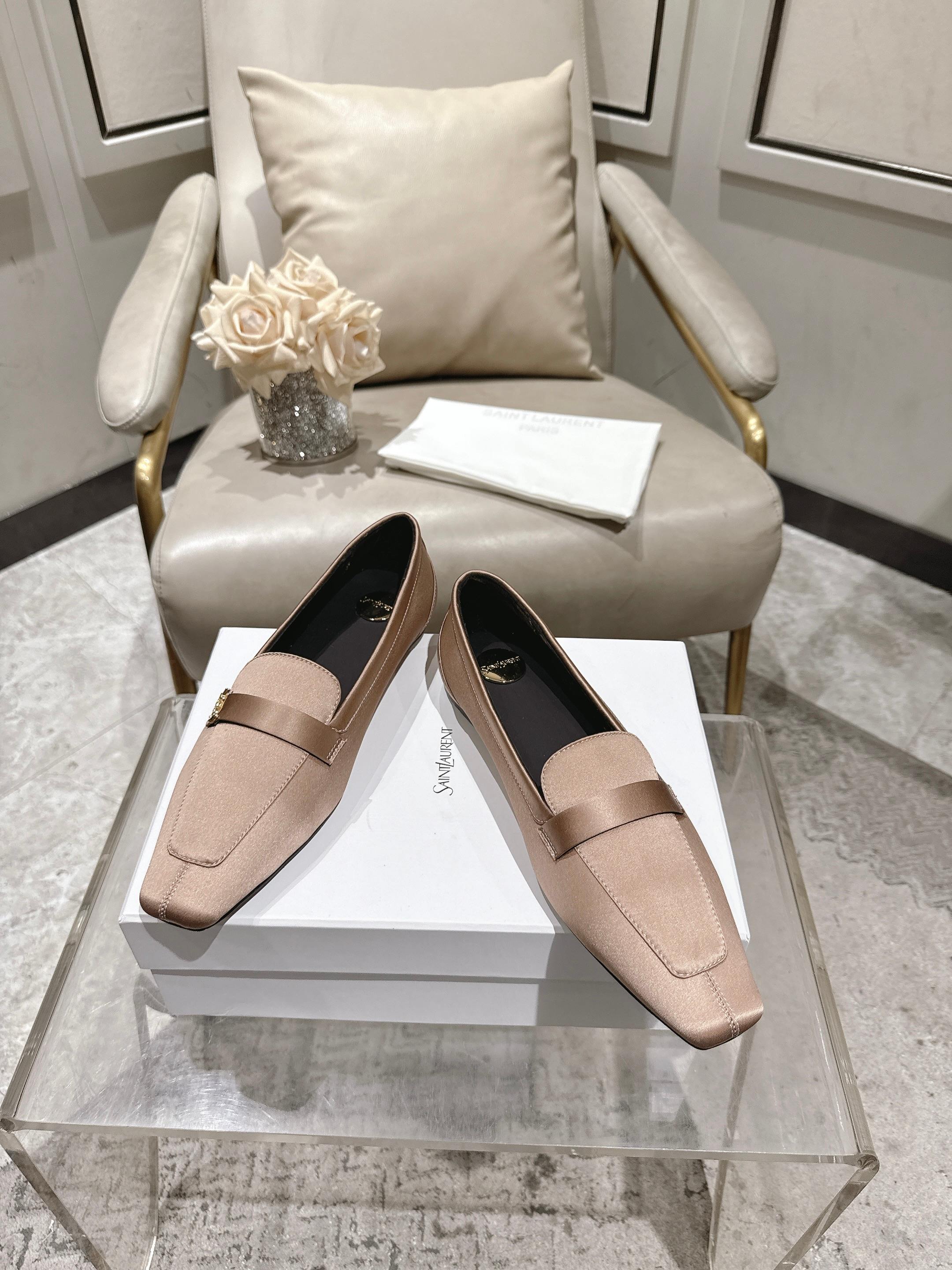 Saint Laurent Classic Luxury Leather Shoe Loafer Ref.956EDD70 2