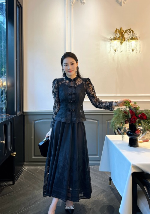 Elegant Lace Skirt Set With Cami Top, Vintage Palace Style, Autumn 2025 Collection 1 Elegant Lace Skirt Set With Cami Top, Vintage Palace Style, Autumn 2025 Collection
