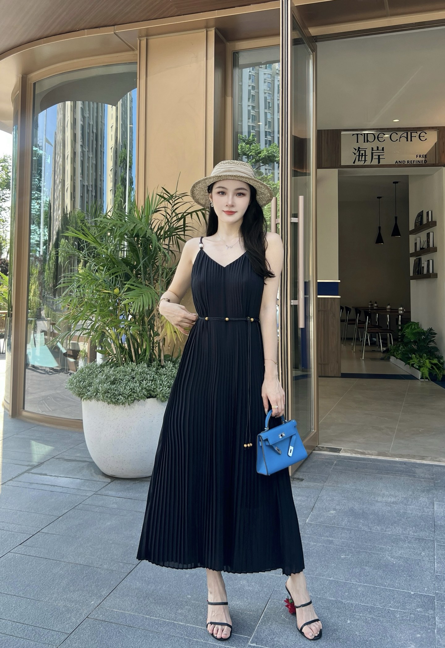 Upgrading Wardrobe Essentials: High-Quality Women’s Clothes for Three Life Stages
