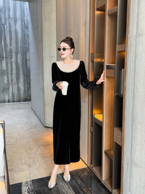 Elegant Black Velvet Dress with Beaded Collar, Long Sleeves, and Pockets 1 Elegant Black Velvet Dress with Beaded Collar, Long Sleeves, and Pockets