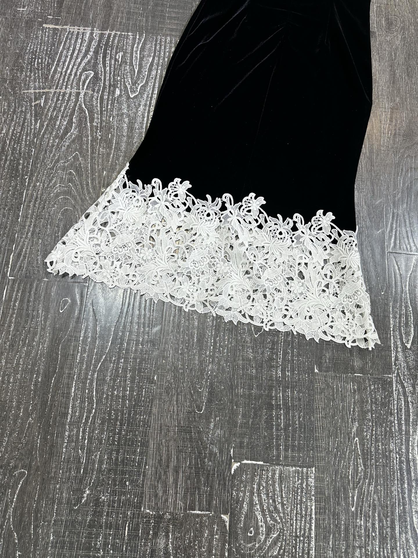 Elegant Velvet V-Neck Lace Trim Dress - Sophisticated and Chic 10 i1755147114174 699 0 9