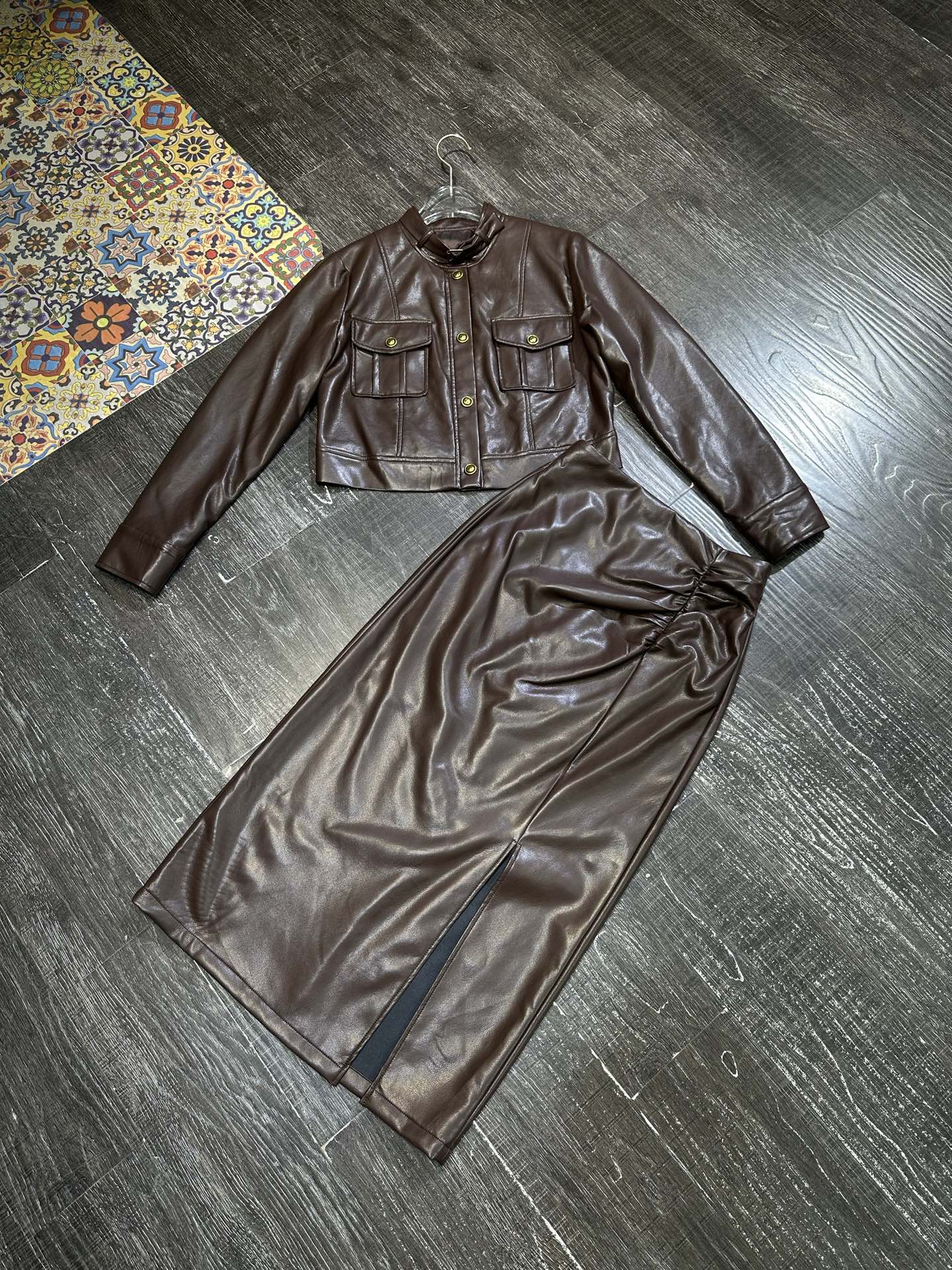 High-End Women’s Suit Set: European Style, P-U Leather Jacket, Multiple Sizes - 图片 4
