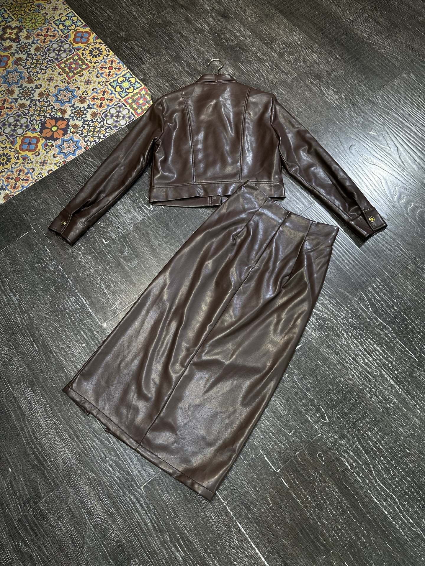 High-End Women’s Suit Set: European Style, P-U Leather Jacket, Multiple Sizes - 图片 7