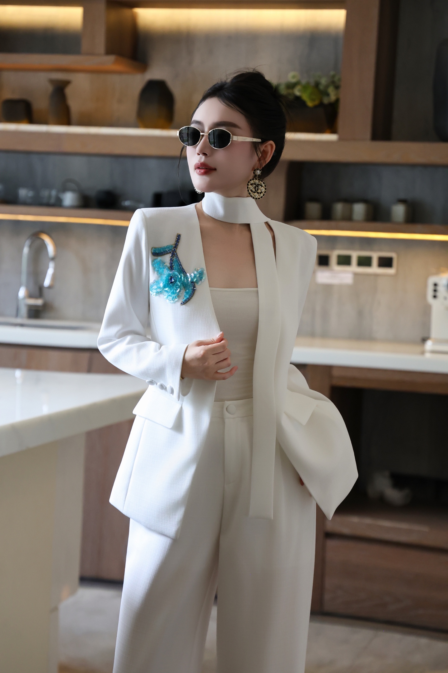 Elegant Women's White Blazer and Wide Leg Pants Set with Floral Detail 1 i1756955418138 8090 0 0