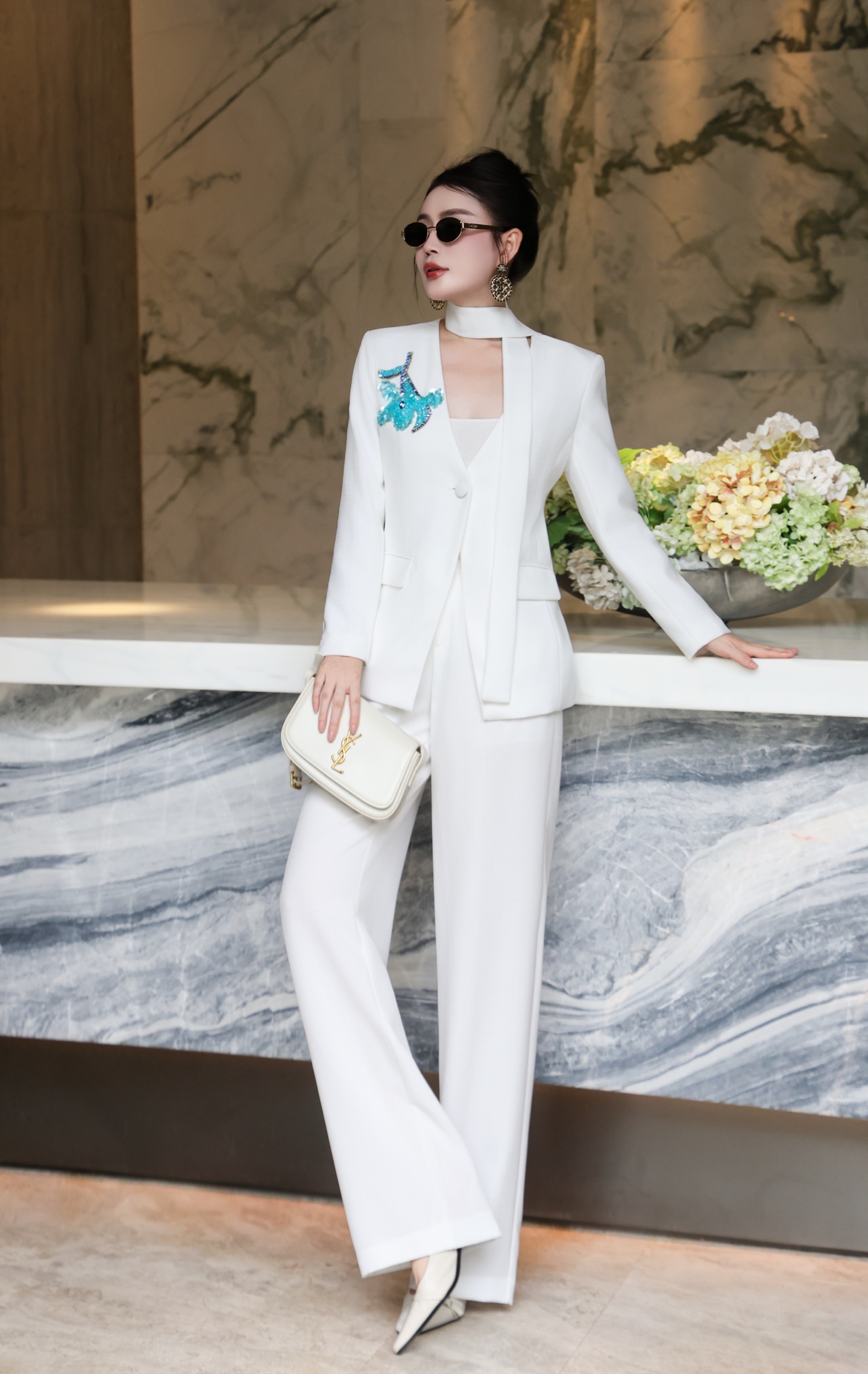 Elegant Women's White Blazer and Wide Leg Pants Set with Floral Detail 2 i1756955418217 6559 0 1