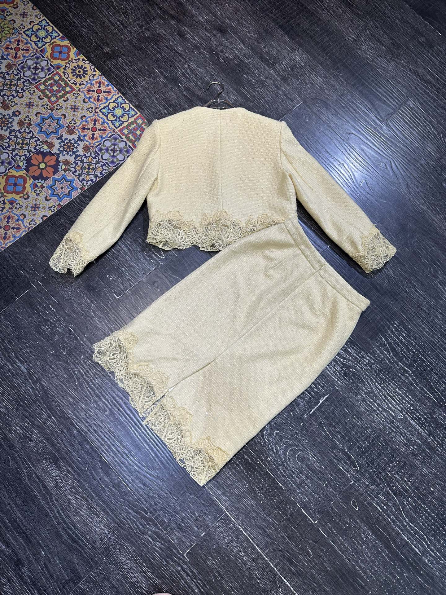 Elegant French Style Chanel-Inspired Skirt Suit with Lace Trim Detail 7 i1758530254519 4062 0 6