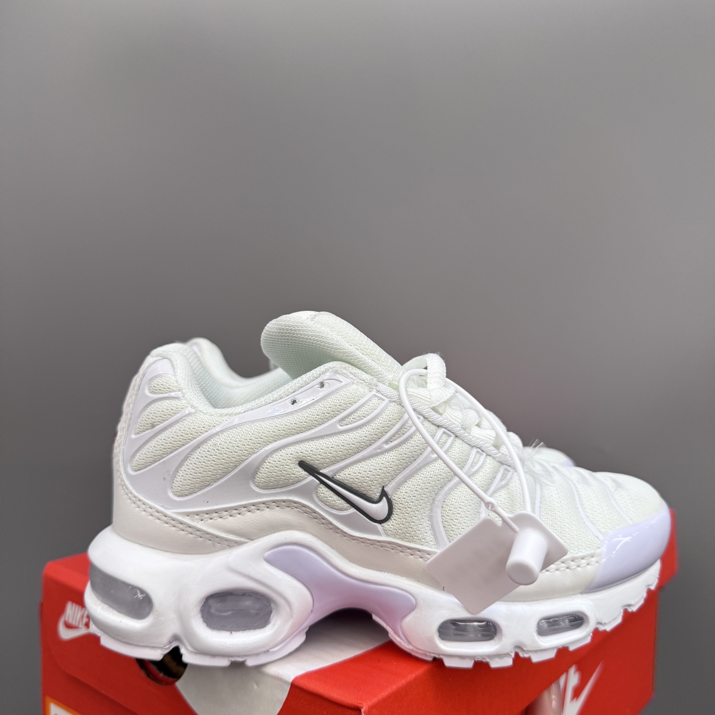 耐克 MAX plus全掌气垫儿童运动鞋 尺码：24-35码 超赞的全掌气垫，脚感超舒适👍🏻 优质鞋面拼接，质感满满💯 上学运动都是超合适单品❤️-选品中心