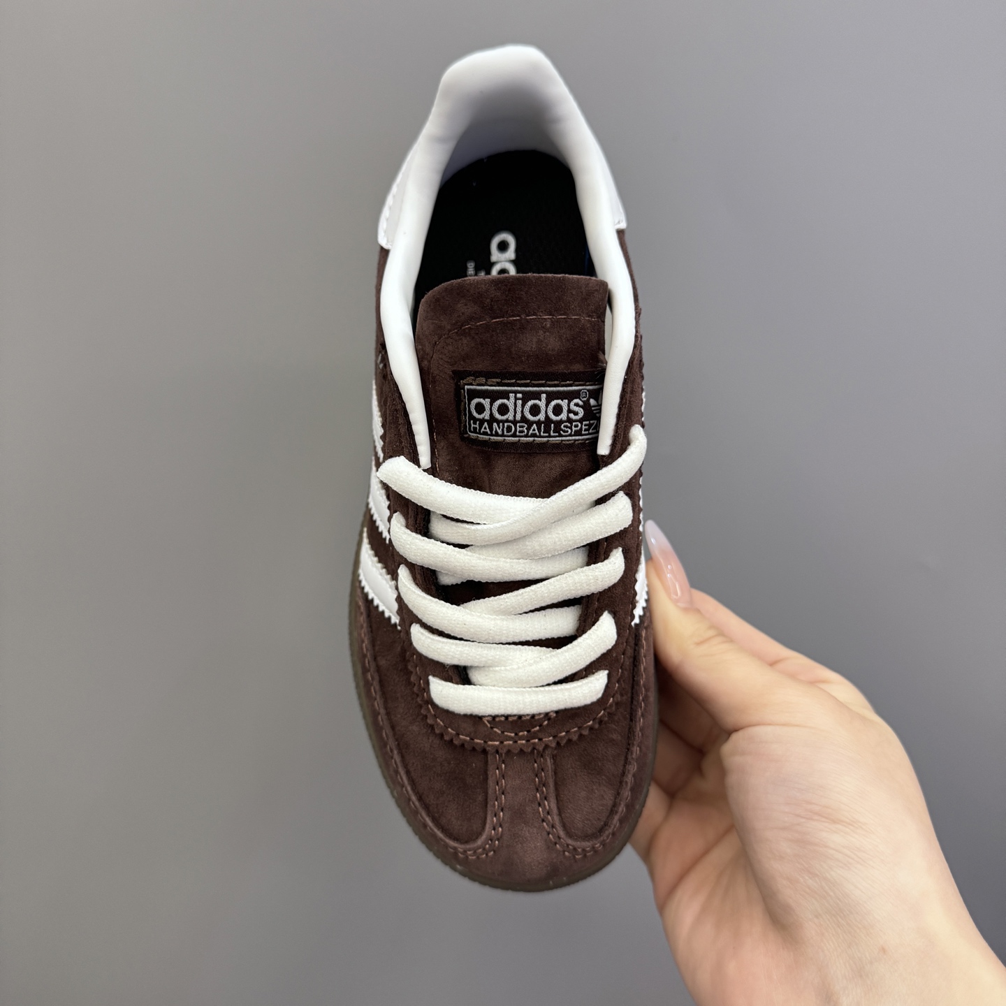 图片[7]-AD德训三代新款handball spezial儿童手球鞋休闲鞋 尺码：24-37码 超百搭的新款德训🆕 优质猪八革面料，质感满分💯 橡胶耐磨防滑大底，脚感超赞👍🏻 额外附赠一对鞋带扣，穿脱更加方便✌🏻-选品中心