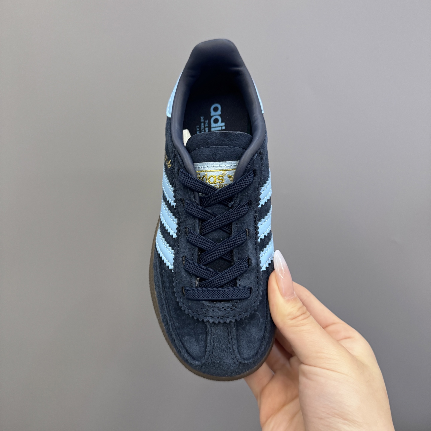 图片[7]-AD德训三代新款handball spezial儿童手球鞋休闲鞋 尺码：24-37码 超百搭的新款德训🆕 优质猪八革面料，质感满分💯 橡胶耐磨防滑大底，脚感超赞👍🏻 额外附赠一对鞋带扣，穿脱更加方便✌🏻-选品中心