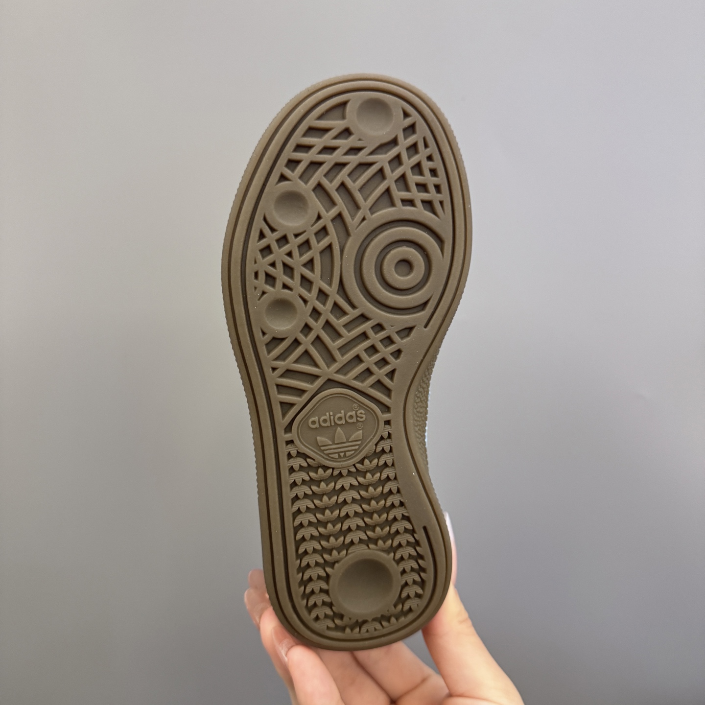 图片[9]-AD德训三代新款handball spezial儿童手球鞋休闲鞋 尺码：24-37码 超百搭的新款德训🆕 优质猪八革面料，质感满分💯 橡胶耐磨防滑大底，脚感超赞👍🏻 额外附赠一对鞋带扣，穿脱更加方便✌🏻-选品中心