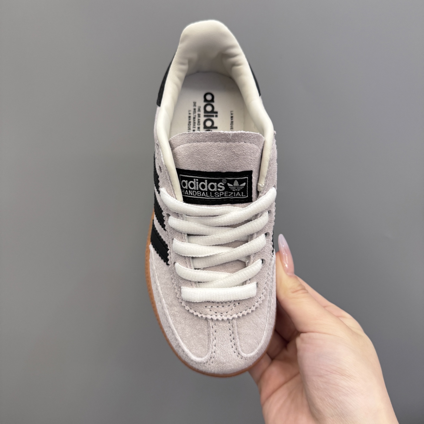 图片[7]-AD德训三代新款handball spezial儿童手球鞋休闲鞋 尺码：24-37码 超百搭的新款德训🆕 优质猪八革面料，质感满分💯 橡胶耐磨防滑大底，脚感超赞👍🏻 额外附赠一对鞋带扣，穿脱更加方便✌🏻-选品中心