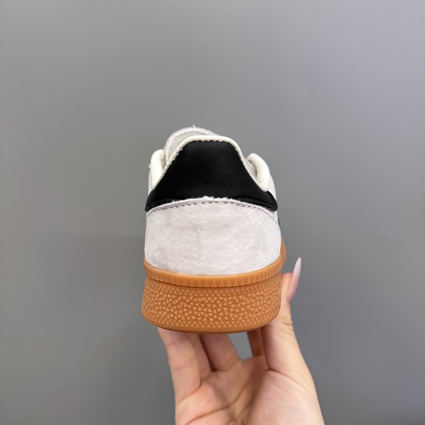 图片[8]-AD德训三代新款handball spezial儿童手球鞋休闲鞋 尺码：24-37码 超百搭的新款德训🆕 优质猪八革面料，质感满分💯 橡胶耐磨防滑大底，脚感超赞👍🏻 额外附赠一对鞋带扣，穿脱更加方便✌🏻-选品中心