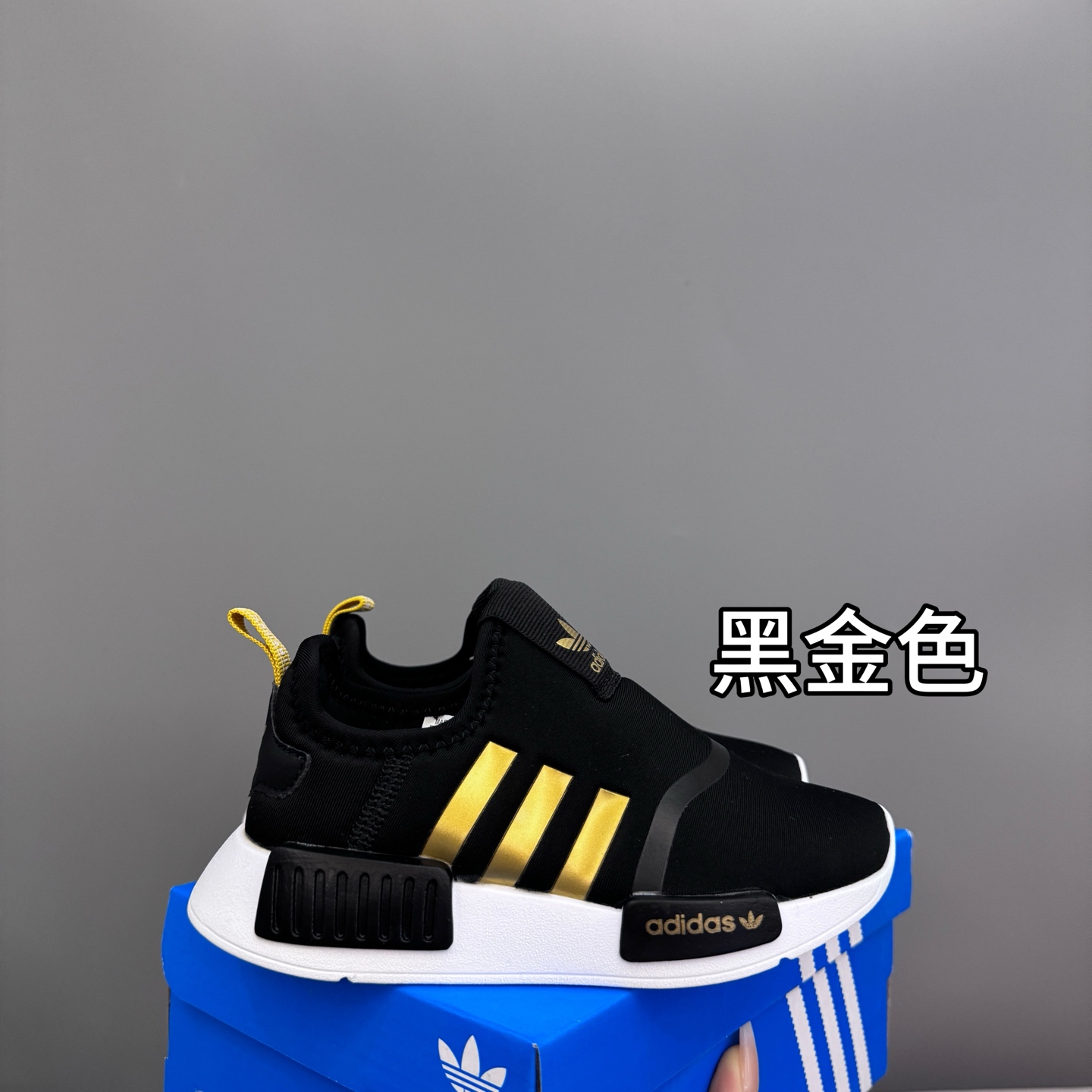 图片[6]-NMD 一脚蹬儿童亲子运动鞋 尺码：22-38码 NMD经典款式设计，时尚大方百搭❤️ 一脚蹬款式，穿脱都超自如✔️ EVA六蜂窝大底，耐穿耐磨超弹👍🏻 空气面鞋面设计，透气舒适不闷脚☁️-选品中心