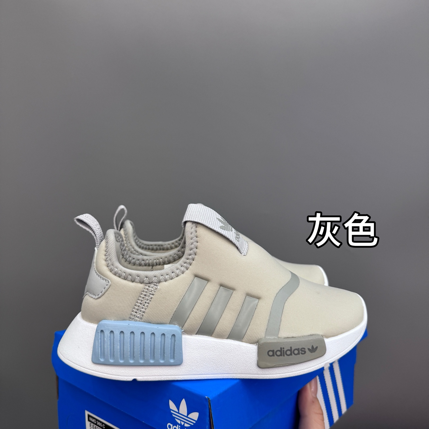 图片[3]-NMD 一脚蹬儿童亲子运动鞋 尺码：22-38码 NMD经典款式设计，时尚大方百搭❤️ 一脚蹬款式，穿脱都超自如✔️ EVA六蜂窝大底，耐穿耐磨超弹👍🏻 空气面鞋面设计，透气舒适不闷脚☁️-选品中心