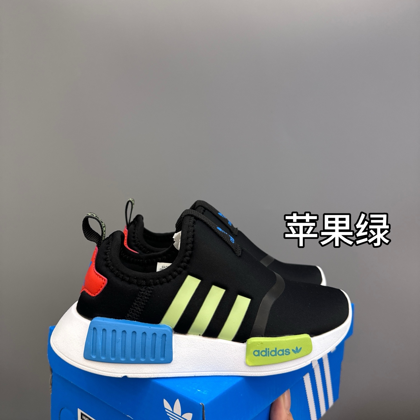 图片[5]-NMD 一脚蹬儿童亲子运动鞋 尺码：22-38码 NMD经典款式设计，时尚大方百搭❤️ 一脚蹬款式，穿脱都超自如✔️ EVA六蜂窝大底，耐穿耐磨超弹👍🏻 空气面鞋面设计，透气舒适不闷脚☁️-选品中心