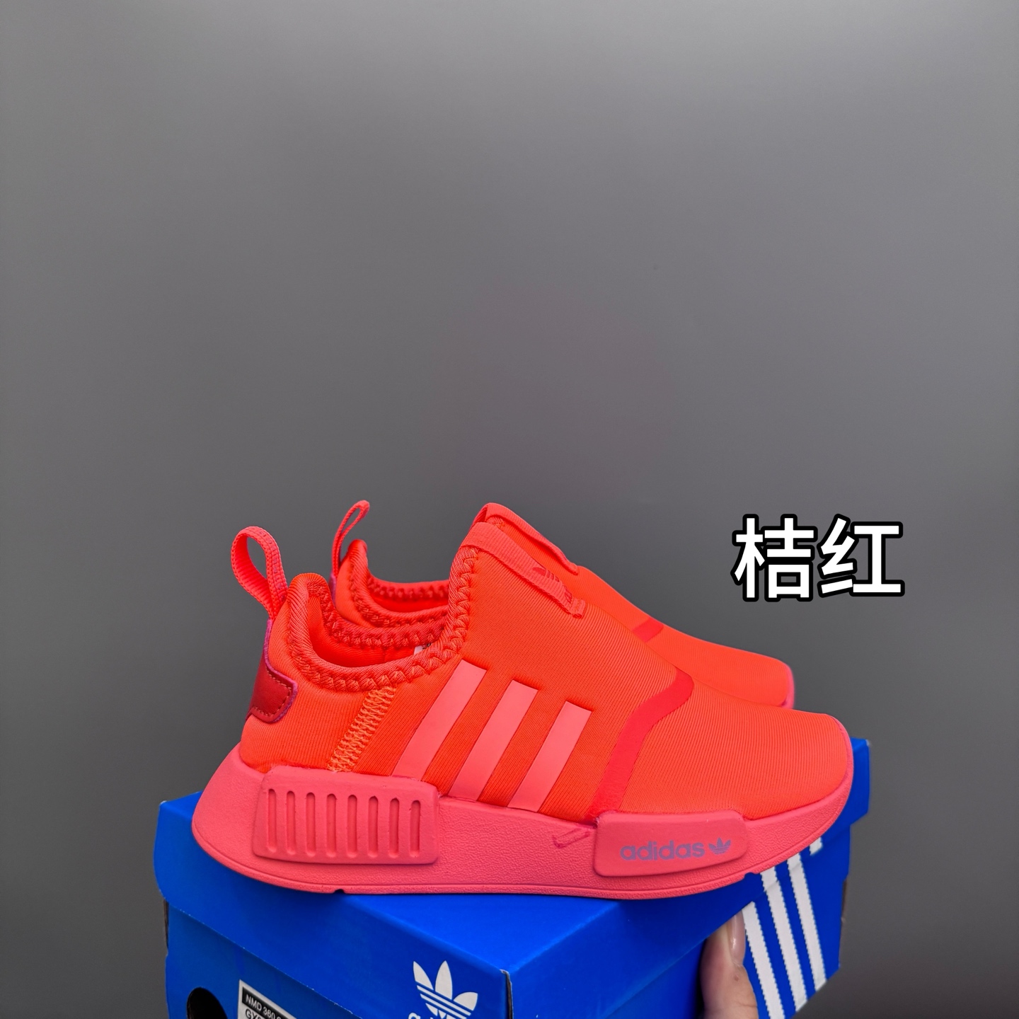 图片[6]-NMD 一脚蹬儿童亲子运动鞋 尺码：22-38码 NMD经典款式设计，时尚大方百搭❤️ 一脚蹬款式，穿脱都超自如✔️ EVA六蜂窝大底，耐穿耐磨超弹👍🏻 空气面鞋面设计，透气舒适不闷脚☁️-选品中心