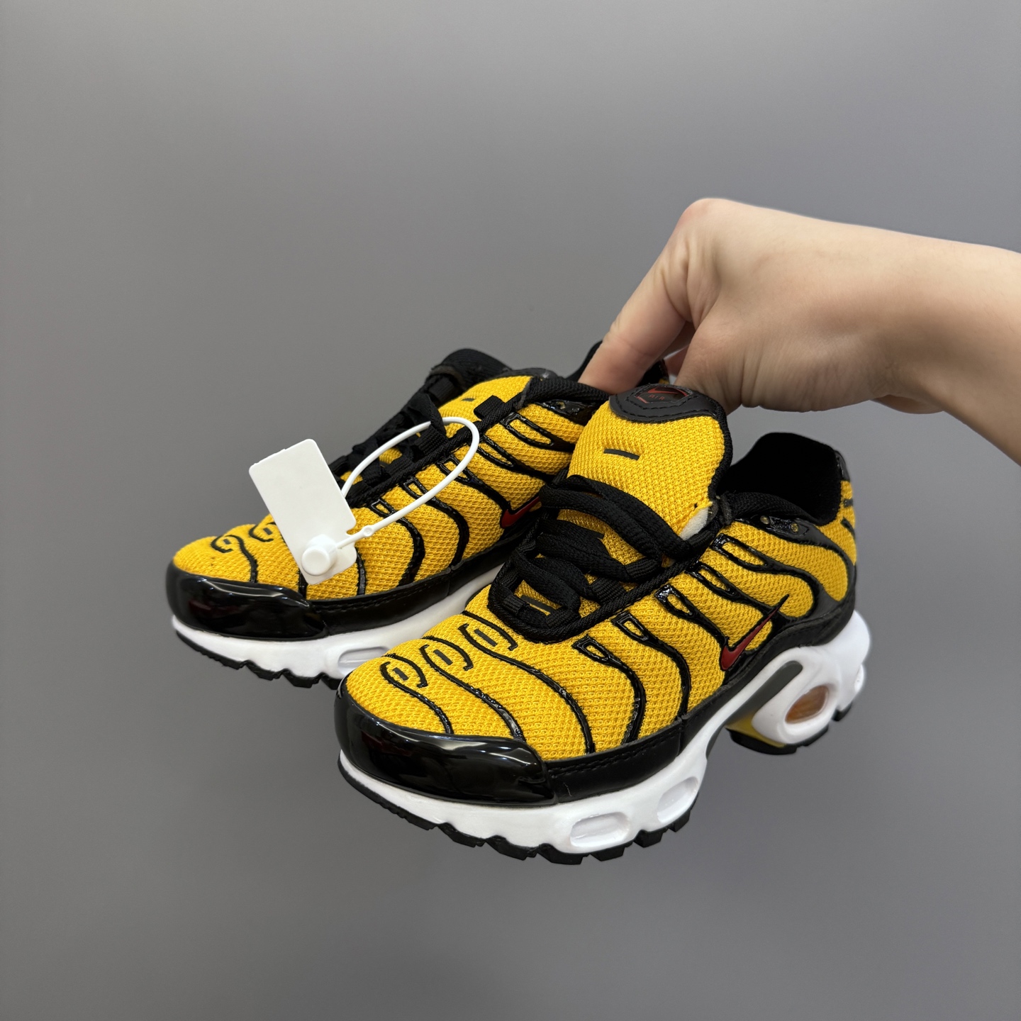 图片[3]-耐克 MAX plus全掌气垫儿童运动鞋 尺码：24-35码 超赞的全掌气垫，脚感超舒适👍🏻 优质鞋面拼接，质感满满💯 上学运动都是超合适单品❤️-选品中心