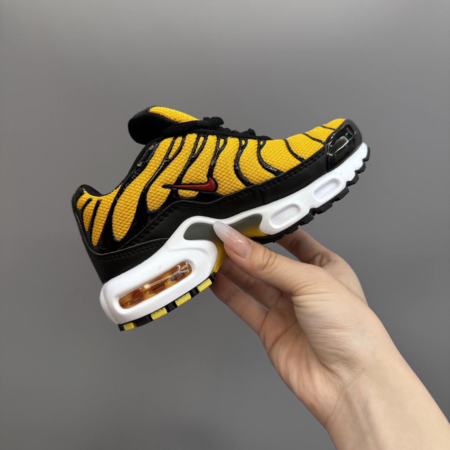 图片[5]-耐克 MAX plus全掌气垫儿童运动鞋 尺码：24-35码 超赞的全掌气垫，脚感超舒适👍🏻 优质鞋面拼接，质感满满💯 上学运动都是超合适单品❤️-选品中心