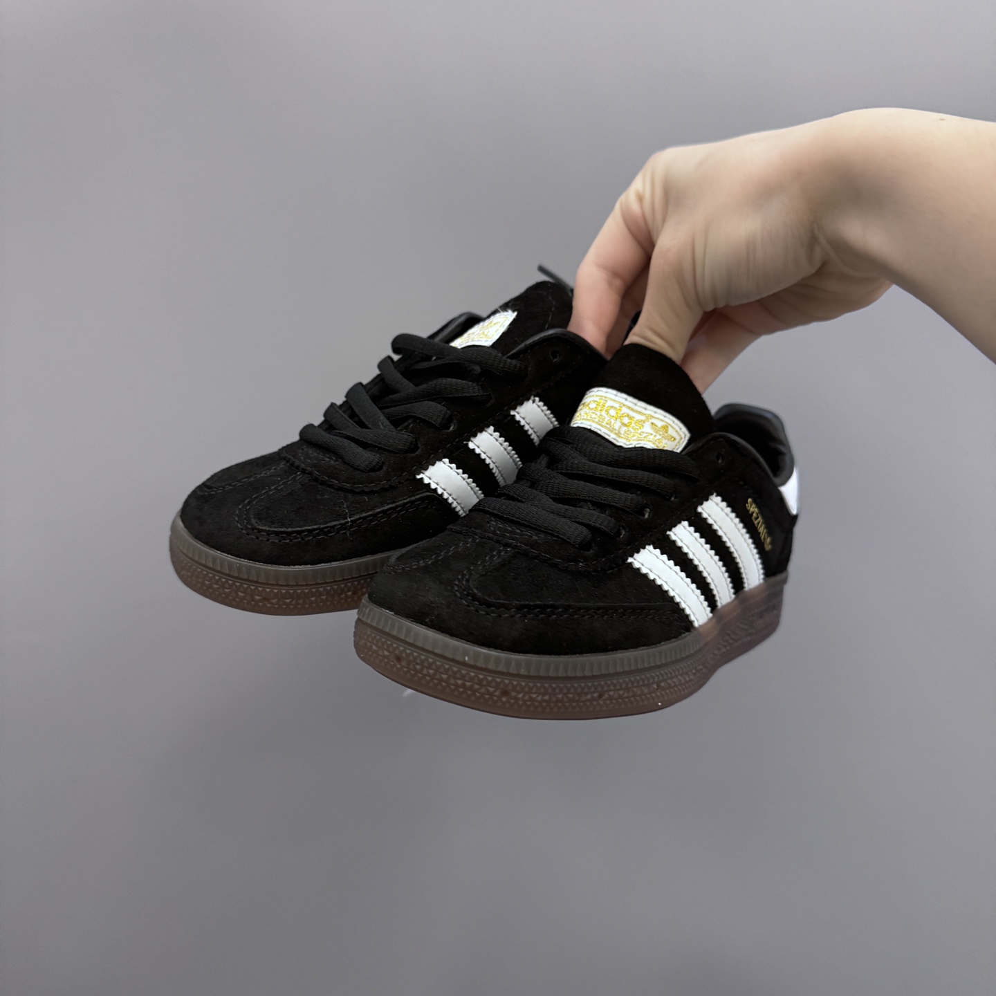 图片[3]-AD德训三代新款handball spezial儿童手球鞋休闲鞋 尺码：24-37码 超百搭的新款德训🆕 优质猪八革面料，质感满分💯 橡胶耐磨防滑大底，脚感超赞👍🏻 额外附赠一对鞋带扣，穿脱更加方便✌🏻-选品中心