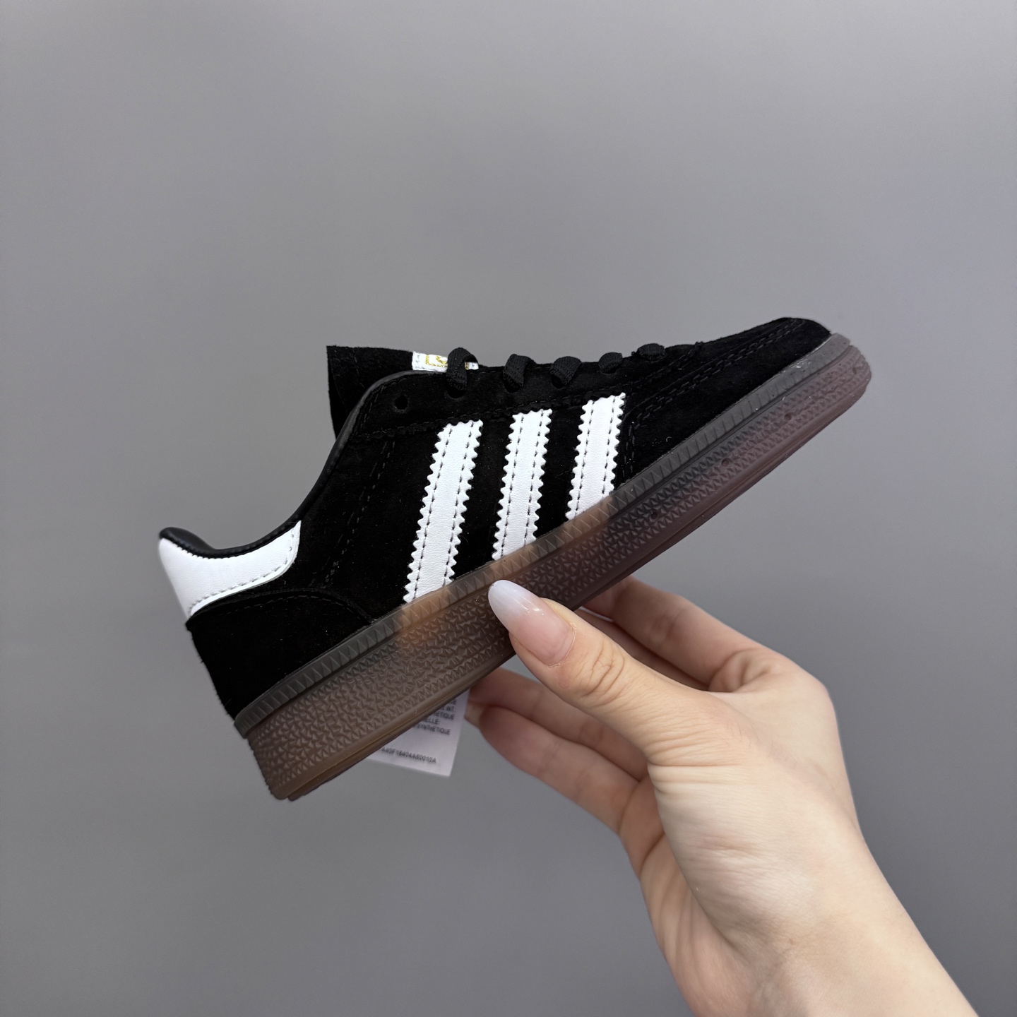 图片[5]-AD德训三代新款handball spezial儿童手球鞋休闲鞋 尺码：24-37码 超百搭的新款德训🆕 优质猪八革面料，质感满分💯 橡胶耐磨防滑大底，脚感超赞👍🏻 额外附赠一对鞋带扣，穿脱更加方便✌🏻-选品中心