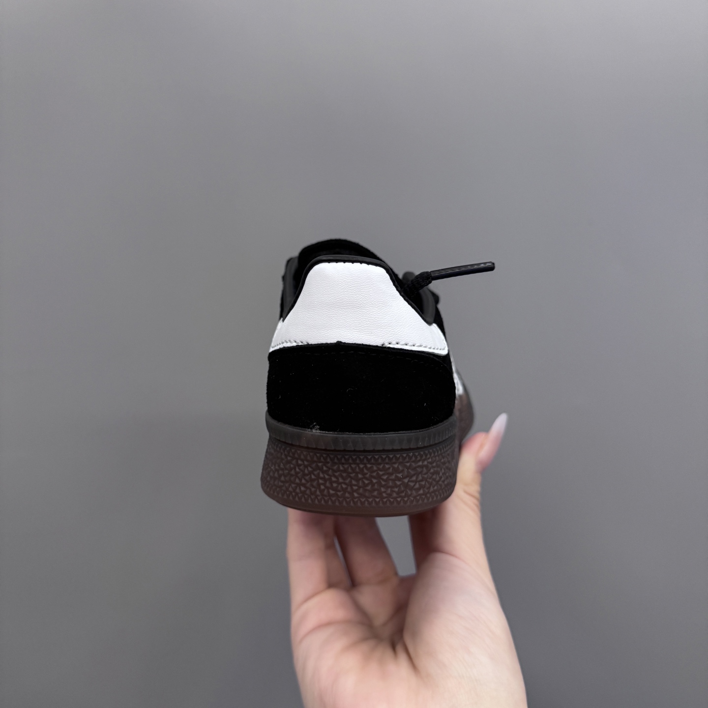 图片[8]-AD德训三代新款handball spezial儿童手球鞋休闲鞋 尺码：24-37码 超百搭的新款德训🆕 优质猪八革面料，质感满分💯 橡胶耐磨防滑大底，脚感超赞👍🏻 额外附赠一对鞋带扣，穿脱更加方便✌🏻-选品中心