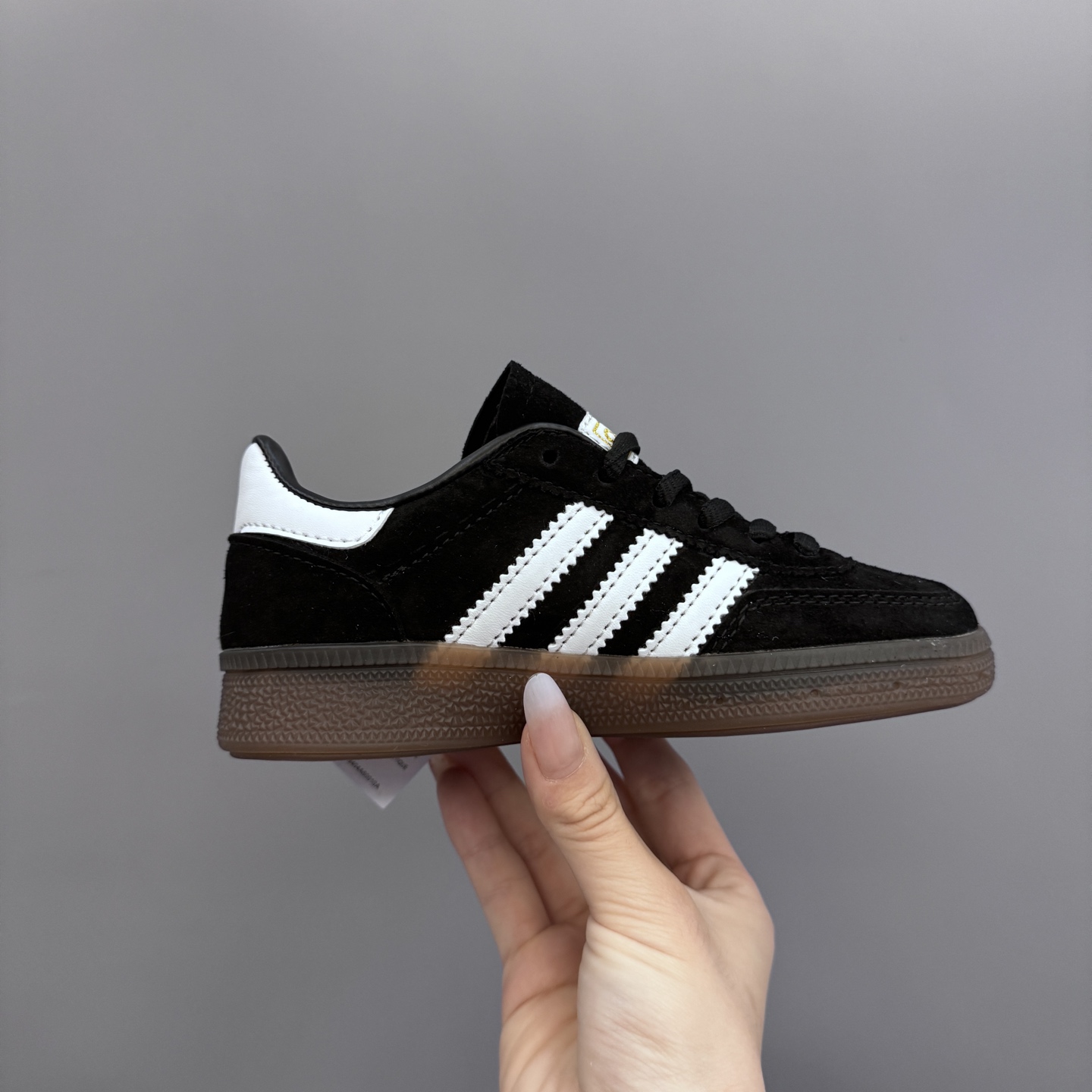 图片[4]-AD德训三代新款handball spezial儿童手球鞋休闲鞋 尺码：24-37码 超百搭的新款德训🆕 优质猪八革面料，质感满分💯 橡胶耐磨防滑大底，脚感超赞👍🏻 额外附赠一对鞋带扣，穿脱更加方便✌🏻-选品中心