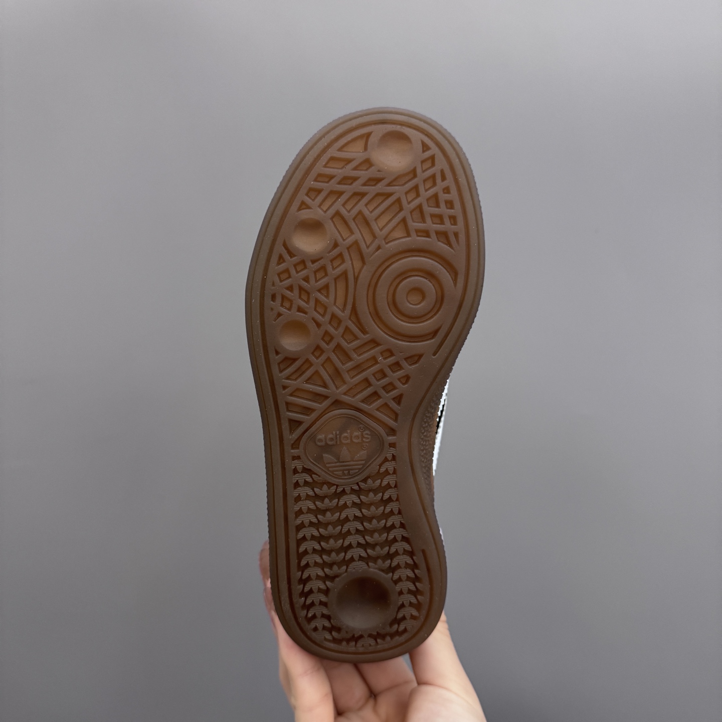 图片[9]-AD德训三代新款handball spezial儿童手球鞋休闲鞋 尺码：24-37码 超百搭的新款德训🆕 优质猪八革面料，质感满分💯 橡胶耐磨防滑大底，脚感超赞👍🏻 额外附赠一对鞋带扣，穿脱更加方便✌🏻-选品中心