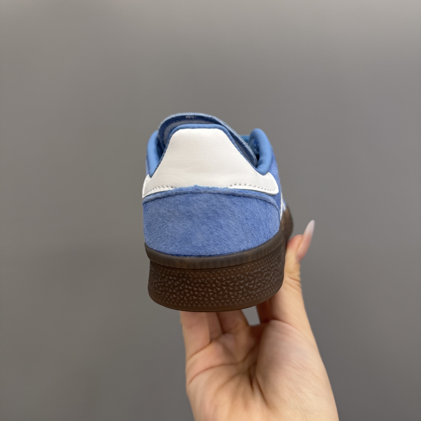 图片[8]-AD德训三代新款handball spezial儿童手球鞋休闲鞋 尺码：24-37码 超百搭的新款德训🆕 优质猪八革面料，质感满分💯 橡胶耐磨防滑大底，脚感超赞👍🏻 额外附赠一对鞋带扣，穿脱更加方便✌🏻-选品中心