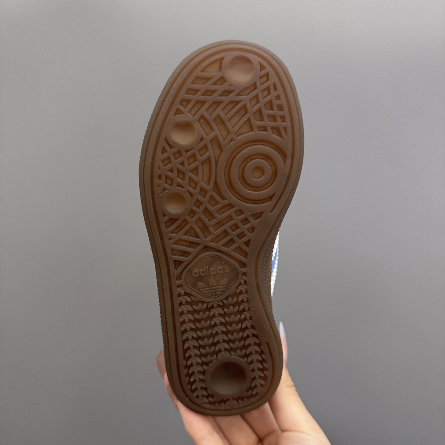 图片[9]-AD德训三代新款handball spezial儿童手球鞋休闲鞋 尺码：24-37码 超百搭的新款德训🆕 优质猪八革面料，质感满分💯 橡胶耐磨防滑大底，脚感超赞👍🏻 额外附赠一对鞋带扣，穿脱更加方便✌🏻-选品中心