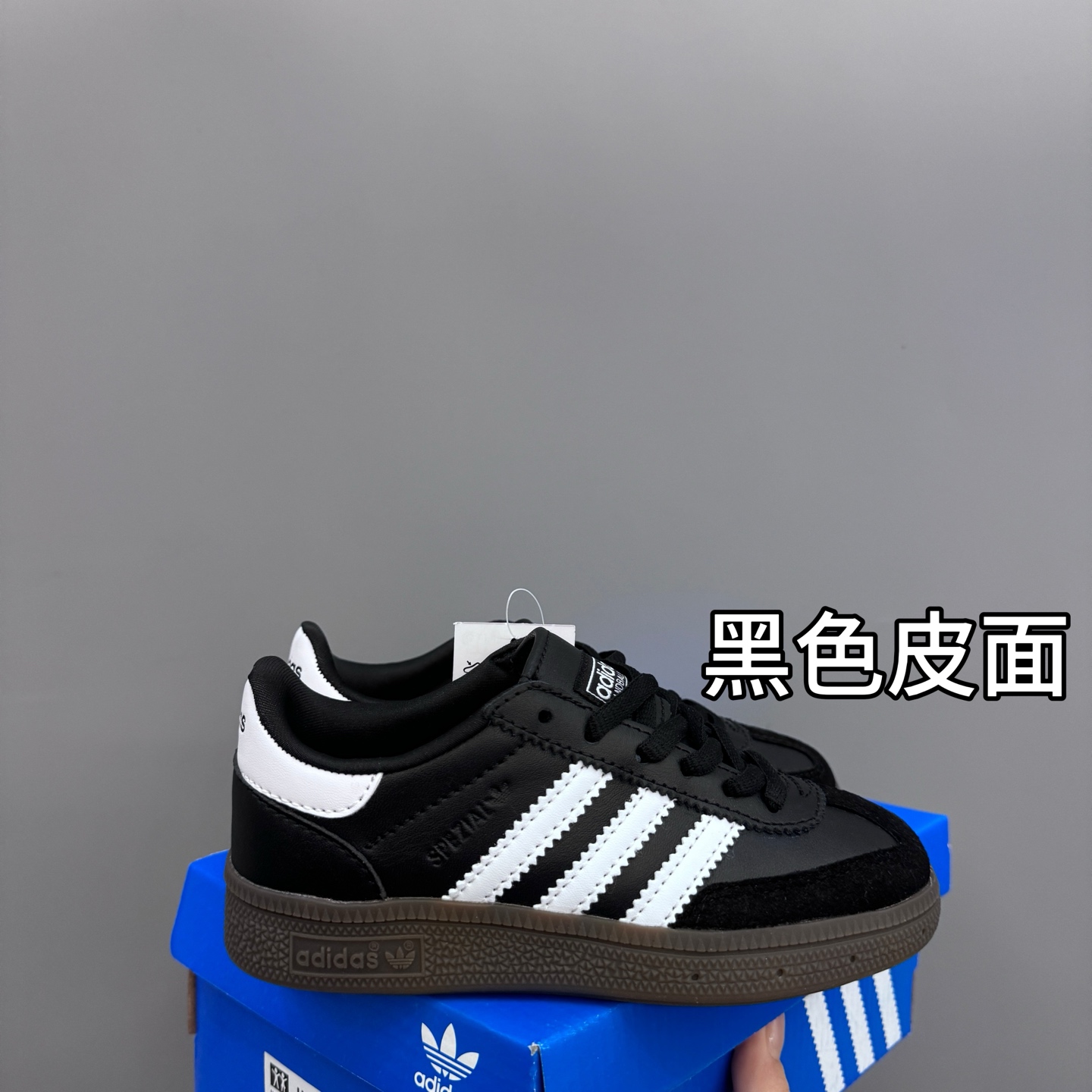 图片[4]-AD德训三代新款handball spezial儿童手球鞋休闲鞋 尺码：24-37码 超百搭的新款德训🆕 优质猪八革面料，质感满分💯 橡胶耐磨防滑大底，脚感超赞👍🏻 额外附赠一对鞋带扣，穿脱更加方便✌🏻-选品中心