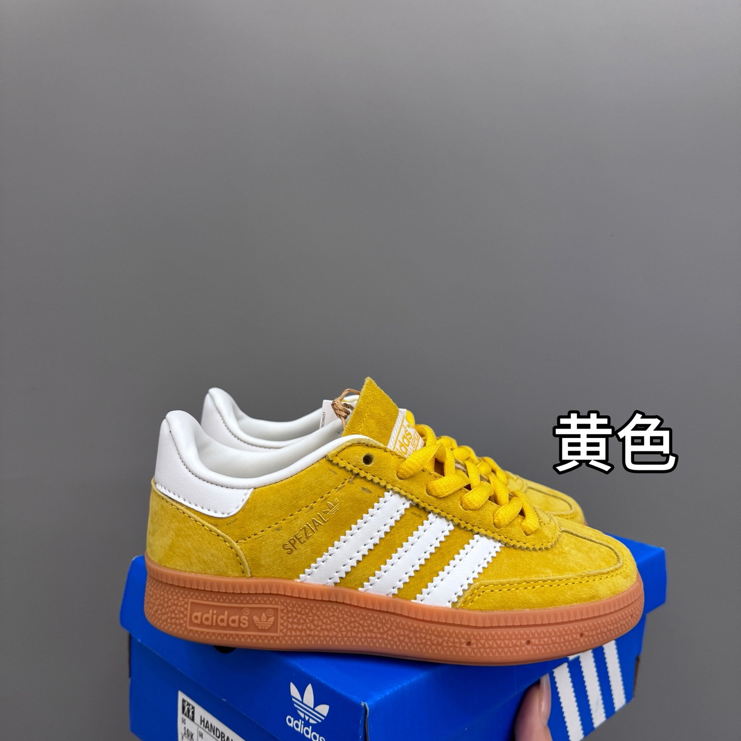 图片[5]-AD德训三代新款handball spezial儿童手球鞋休闲鞋 尺码：24-37码 超百搭的新款德训🆕 优质猪八革面料，质感满分💯 橡胶耐磨防滑大底，脚感超赞👍🏻 额外附赠一对鞋带扣，穿脱更加方便✌🏻-选品中心
