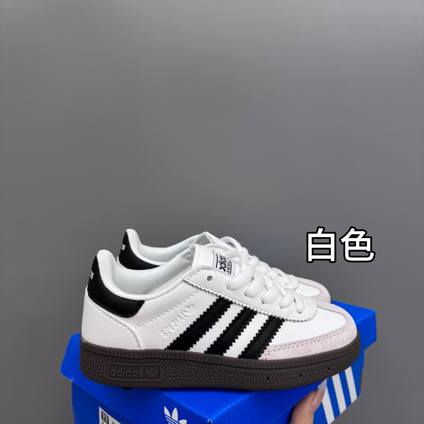 图片[2]-AD德训三代新款handball spezial儿童手球鞋休闲鞋 尺码：24-37码 超百搭的新款德训🆕 优质猪八革面料，质感满分💯 橡胶耐磨防滑大底，脚感超赞👍🏻 额外附赠一对鞋带扣，穿脱更加方便✌🏻-选品中心