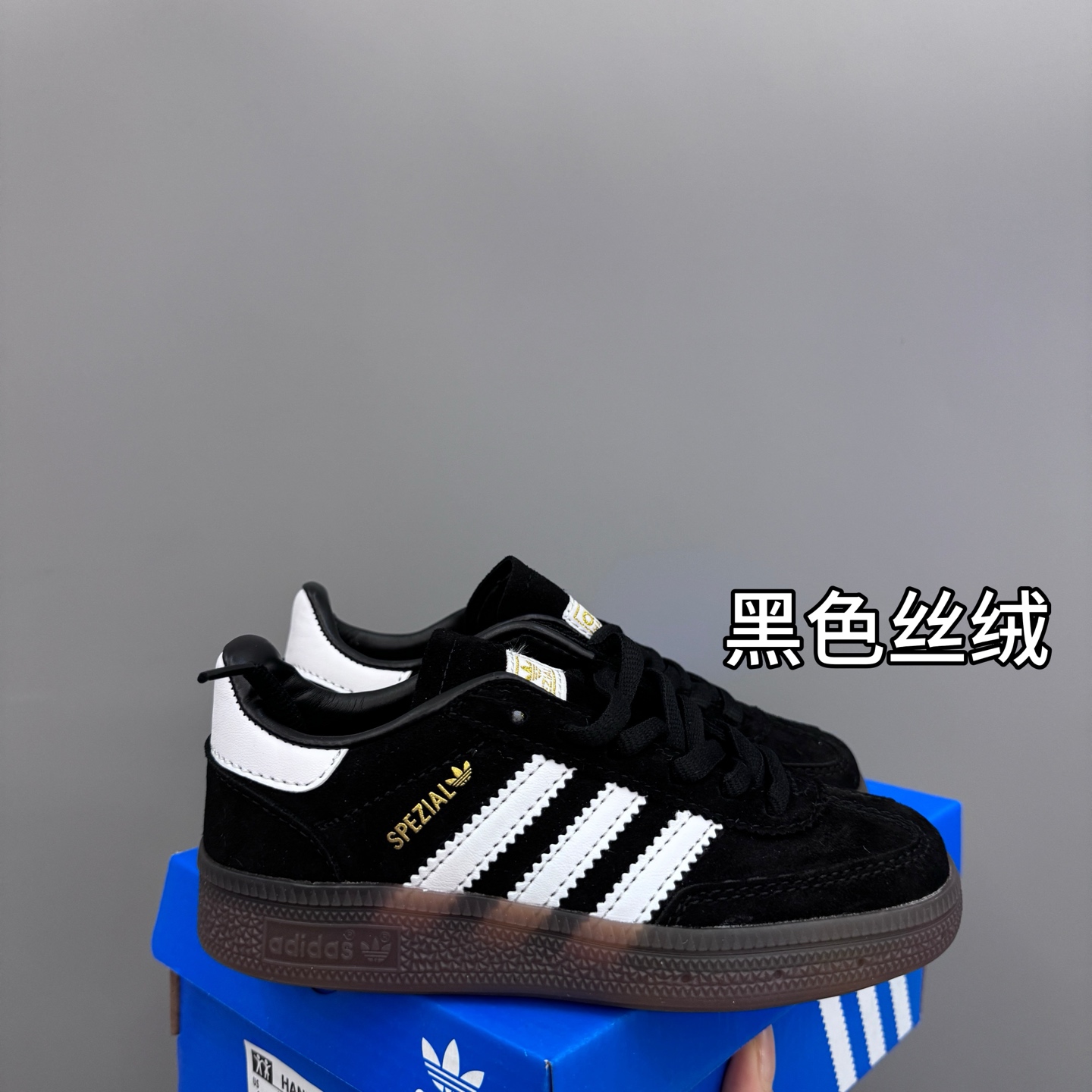 图片[3]-AD德训三代新款handball spezial儿童手球鞋休闲鞋 尺码：24-37码 超百搭的新款德训🆕 优质猪八革面料，质感满分💯 橡胶耐磨防滑大底，脚感超赞👍🏻 额外附赠一对鞋带扣，穿脱更加方便✌🏻-选品中心