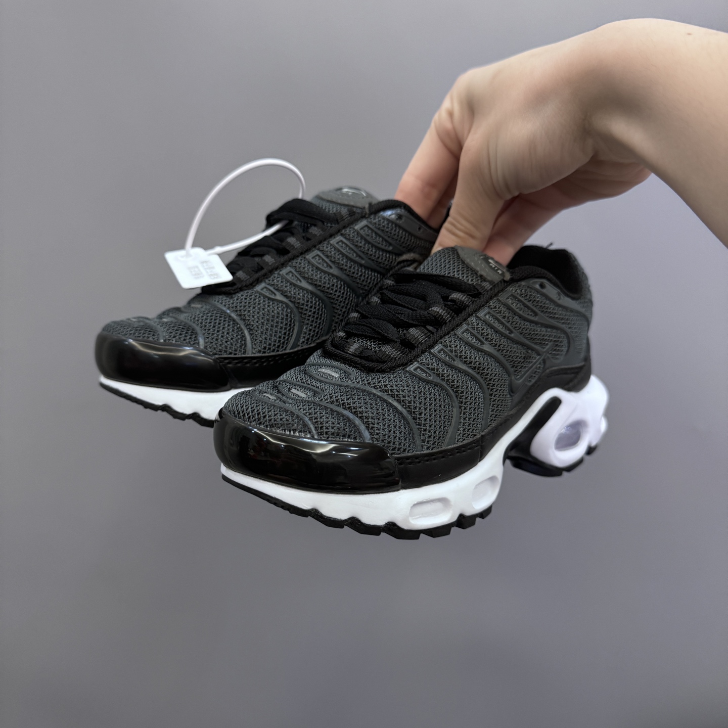 图片[3]-耐克 MAX plus全掌气垫儿童运动鞋 尺码：24-35码 超赞的全掌气垫，脚感超舒适👍🏻 优质鞋面拼接，质感满满💯 上学运动都是超合适单品❤️-选品中心