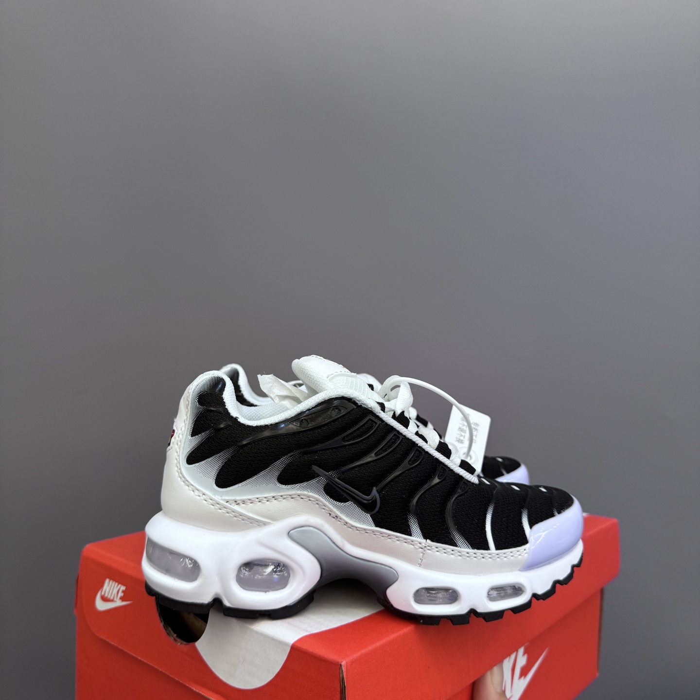 耐克 MAX plus全掌气垫儿童运动鞋 尺码：24-35码 超赞的全掌气垫，脚感超舒适👍🏻 优质鞋面拼接，质感满满💯 上学运动都是超合适单品❤️-选品中心