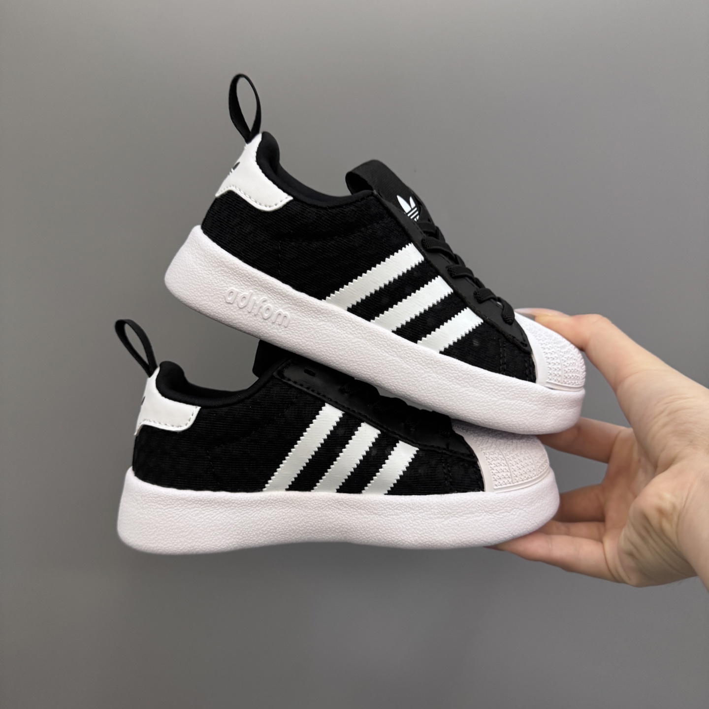 图片[2]-新款贝壳头网面松紧带一脚蹬儿童运动鞋 尺码：22-37码 专柜同步新款🆕 网面透气又舒适☁️ 松紧带设计，贴合脚背✌🏻 超轻EVA大底，脚感不言而喻✔️-选品中心