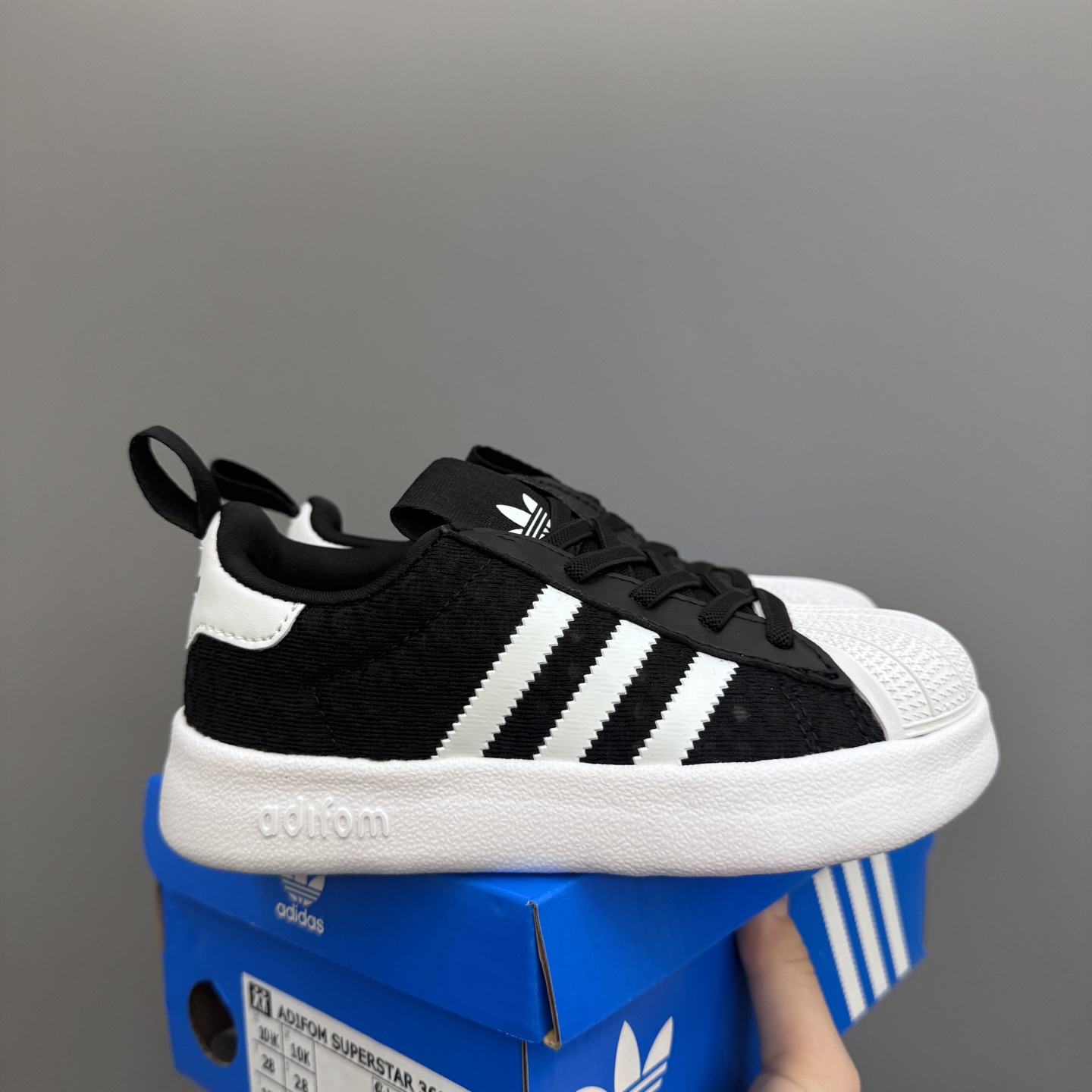 新款贝壳头网面松紧带一脚蹬儿童运动鞋 尺码：22-37码 专柜同步新款🆕 网面透气又舒适☁️ 松紧带设计，贴合脚背✌🏻 超轻EVA大底，脚感不言而喻✔️-选品中心