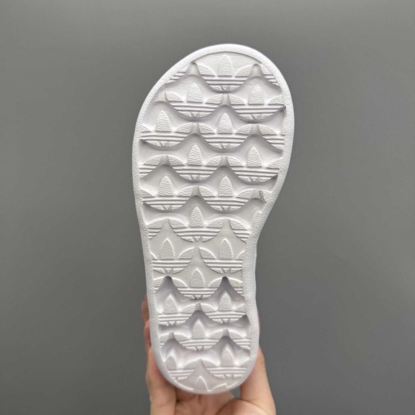 图片[9]-新款贝壳头网面松紧带一脚蹬儿童运动鞋 尺码：22-37码 专柜同步新款🆕 网面透气又舒适☁️ 松紧带设计，贴合脚背✌🏻 超轻EVA大底，脚感不言而喻✔️-选品中心