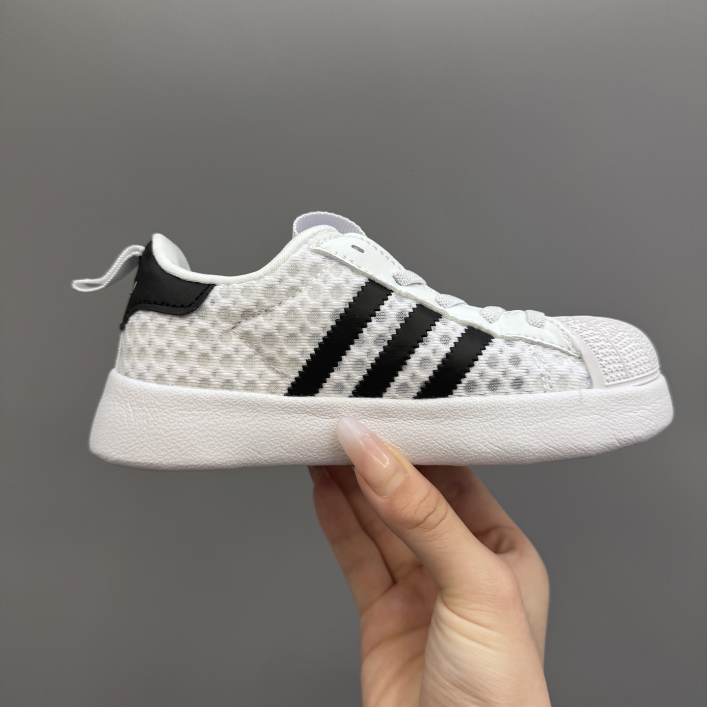 图片[4]-新款贝壳头网面松紧带一脚蹬儿童运动鞋 尺码：22-37码 专柜同步新款🆕 网面透气又舒适☁️ 松紧带设计，贴合脚背✌🏻 超轻EVA大底，脚感不言而喻✔️-选品中心